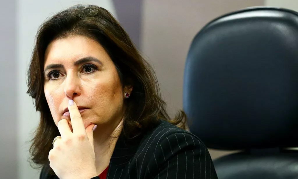 Simone permanece com 2%, contra 44% de Lula e 32% de Bolsonaro