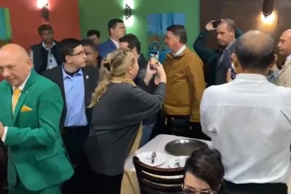 Bolsonaro é expulso de churrascaria em São Paulo