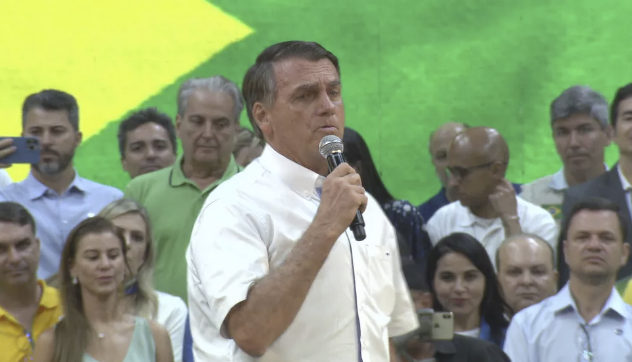 Plano de governo de Bolsonaro terá ajuste de tom, defesa de armas e promessa de auxílio maior