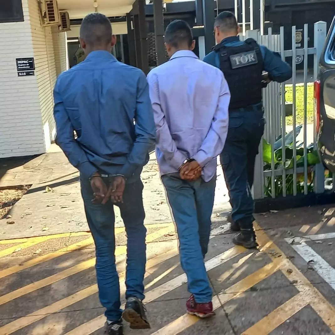 Dupla é presa com Veloster furtado que seria levado ao Paraguai