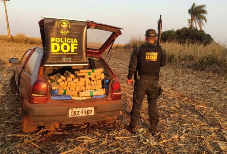 Carro com mais de 320 kg de maconha e ‘skunk’ é apreendido em Itahum