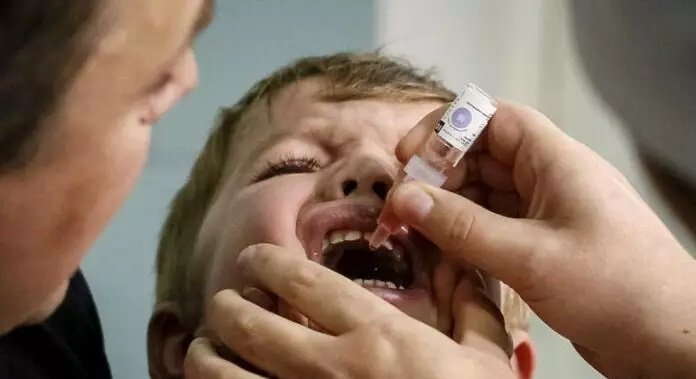 Sete em cada dez crianças aptas não foram vacinadas contra a pólio a uma semana do fim da campanha