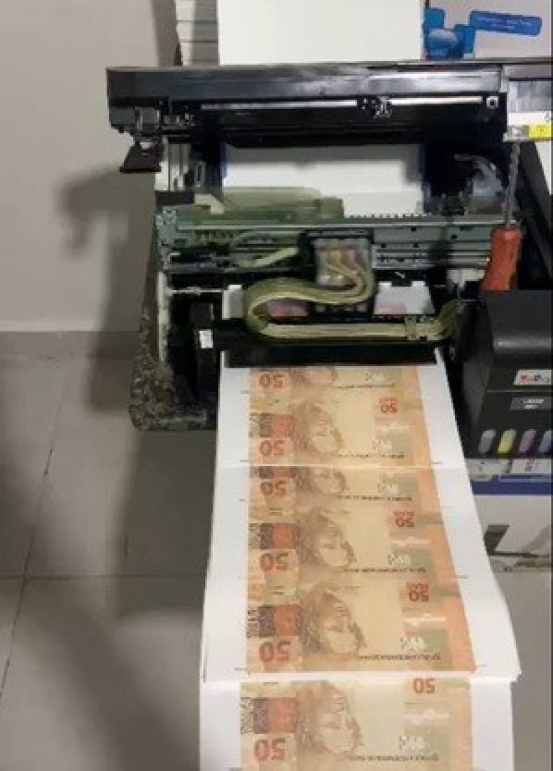 Polícia descobre fábrica de dinheiro com R$ 100 mil em notas falsas