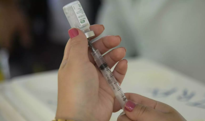 Dourados segue com aplicação de vacina de reforço contra Covid-19