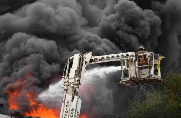 Incêndio destrói sede do TSJE do Paraguai e pode afetar eleições gerais