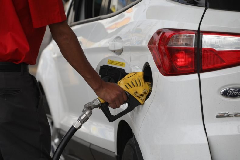Preço médio da gasolina volta a subir em várias parte do país pela 2ª semana seguida