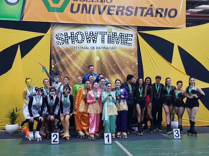 Sem incentivo público, única escola de patinação de MS fatura 8 medalhas em festival no Paraná