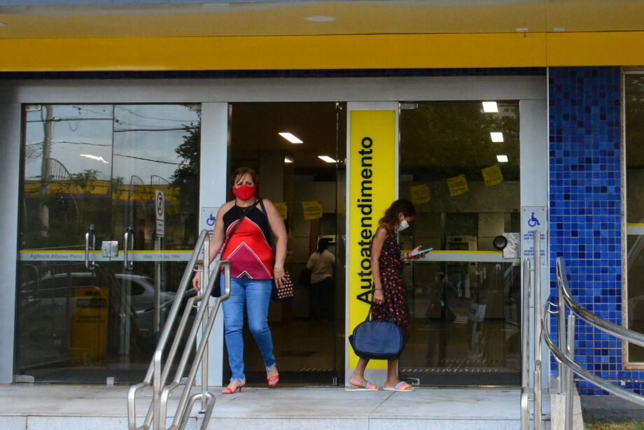 Em Campo Grande bandidos quebram janela e entram em agência bancária