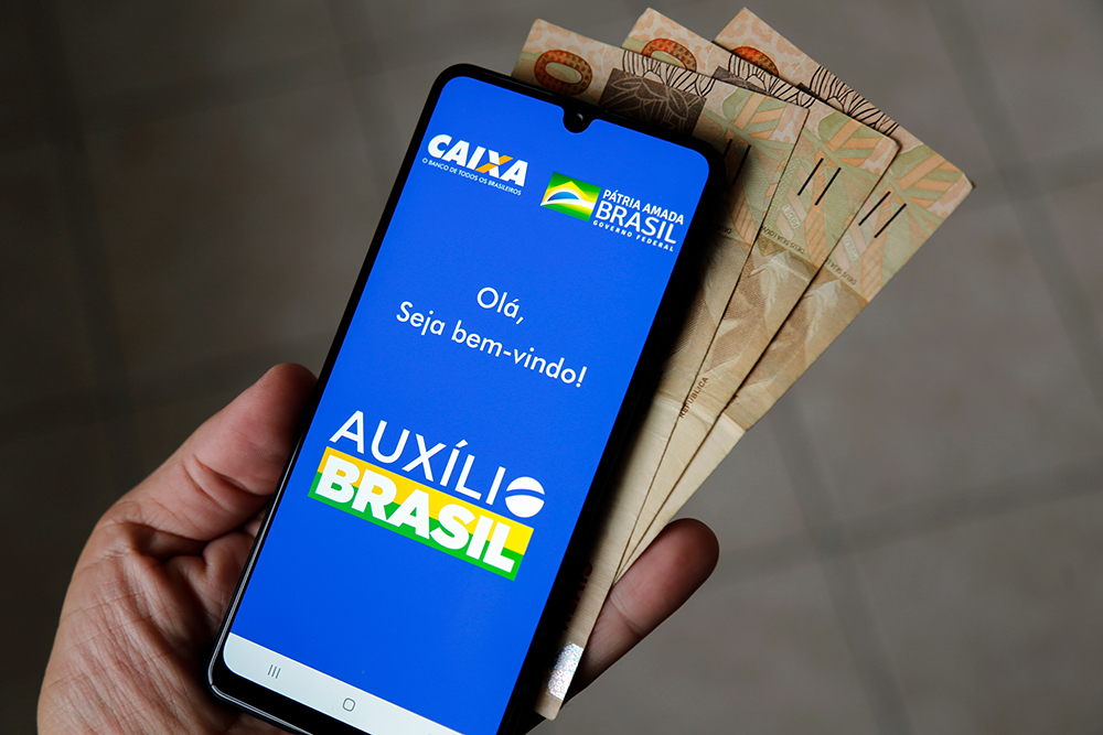 Auxílio Brasil é pago hoje a beneficiários com NIS final 4