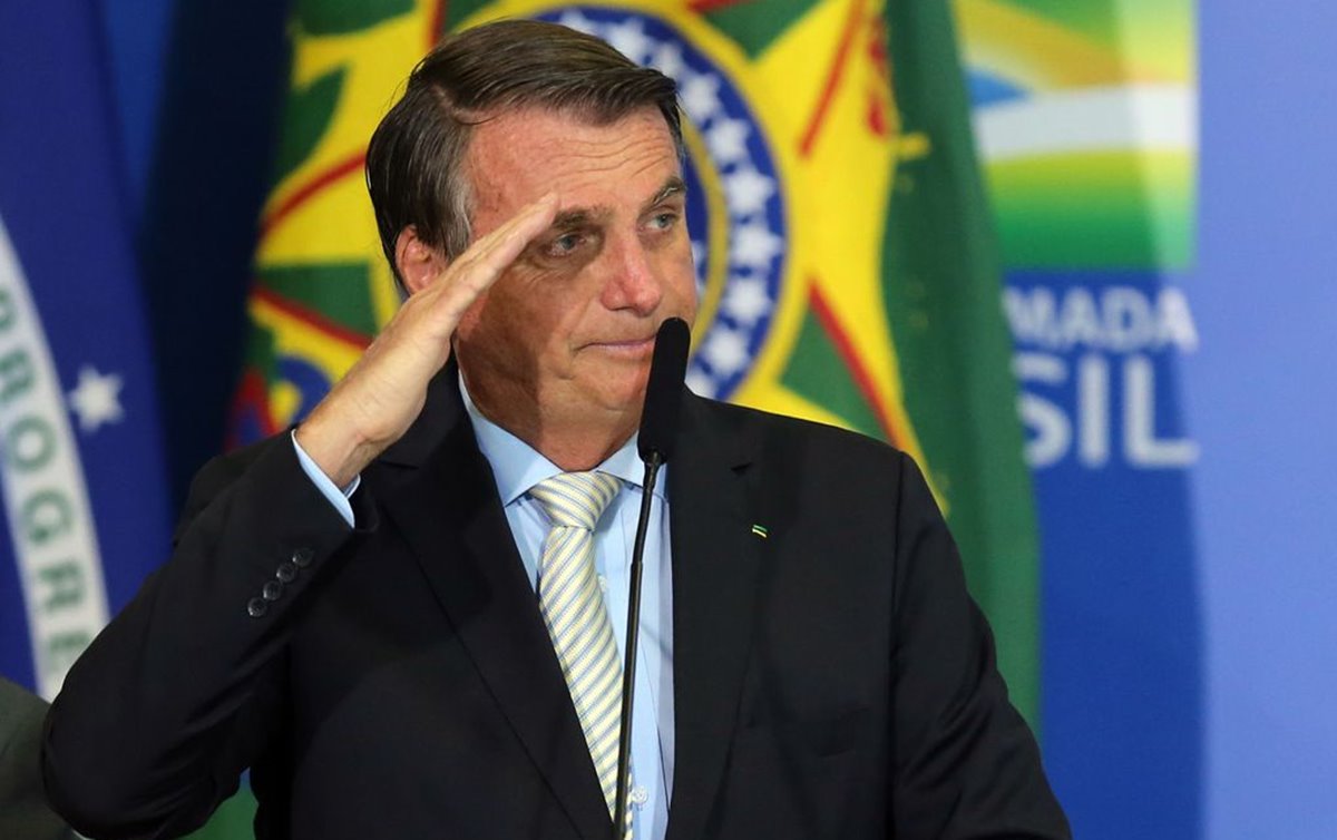 Presidente Bolsonaro renova concessões da Rede Globo, Band e Record