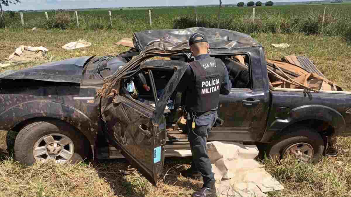 Idosa morre e seis ficam feridos após motorista capotar camionete em Bonito MS