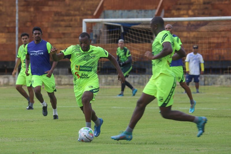 O Dourados treina no Estádio Douradão para jogo de domingo