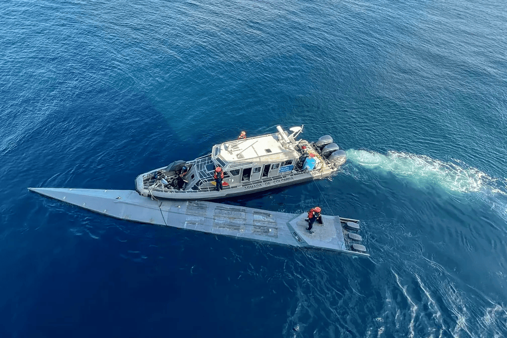 Colômbia apreende submarino com toneladas de cocaína e 2 corpos