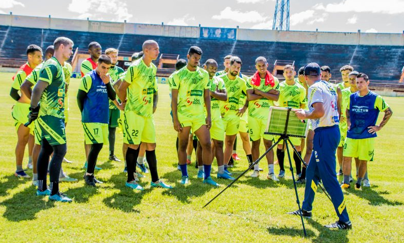 Chiquinho diz que vantagem do DAC não vai subir à cabeça: “Faltam 90 minutos”