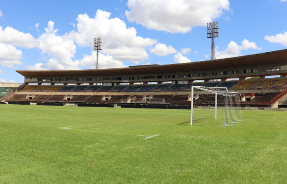 Douradão tem arquibancada central liberada para jogo do DAC deste domingo