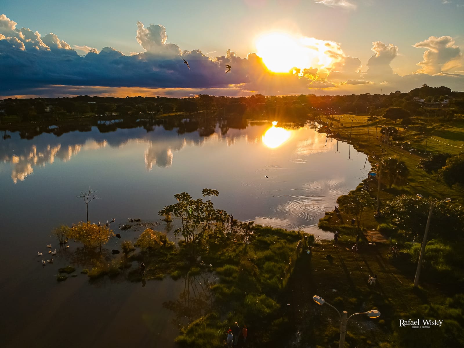 Pôr do Sol no Parque do Lago em Dourados 