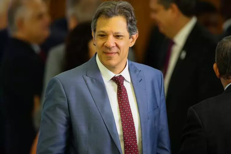 Governo recua e Haddad anuncia permanência de isenção em encomendas internacionais