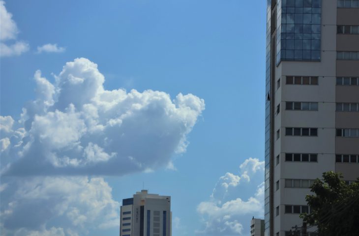 Tempo firme e variação de nebulosidade marcam a quinta-feira em MS