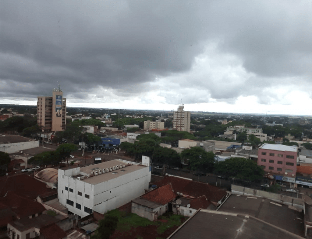 Segunda-Feira com previsão de chuvas e tempestade no MS.