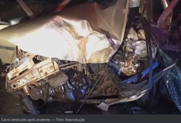Colisão entre carro e caminhão deixa um morto e 2 feridos em Ponta Porã.