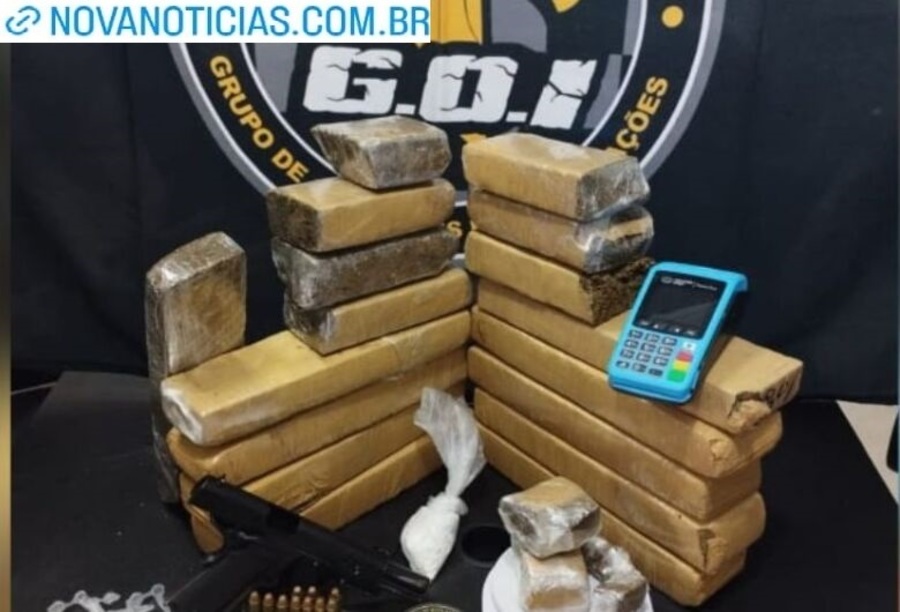 Casal é preso com maconha, cocaína, dinheiro e arma furtada.