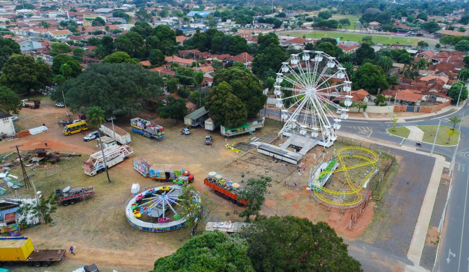 FESTA DO FOLCLORE – Parque de diversão do evento já começa a funcionar nesta sexta-feira (21)