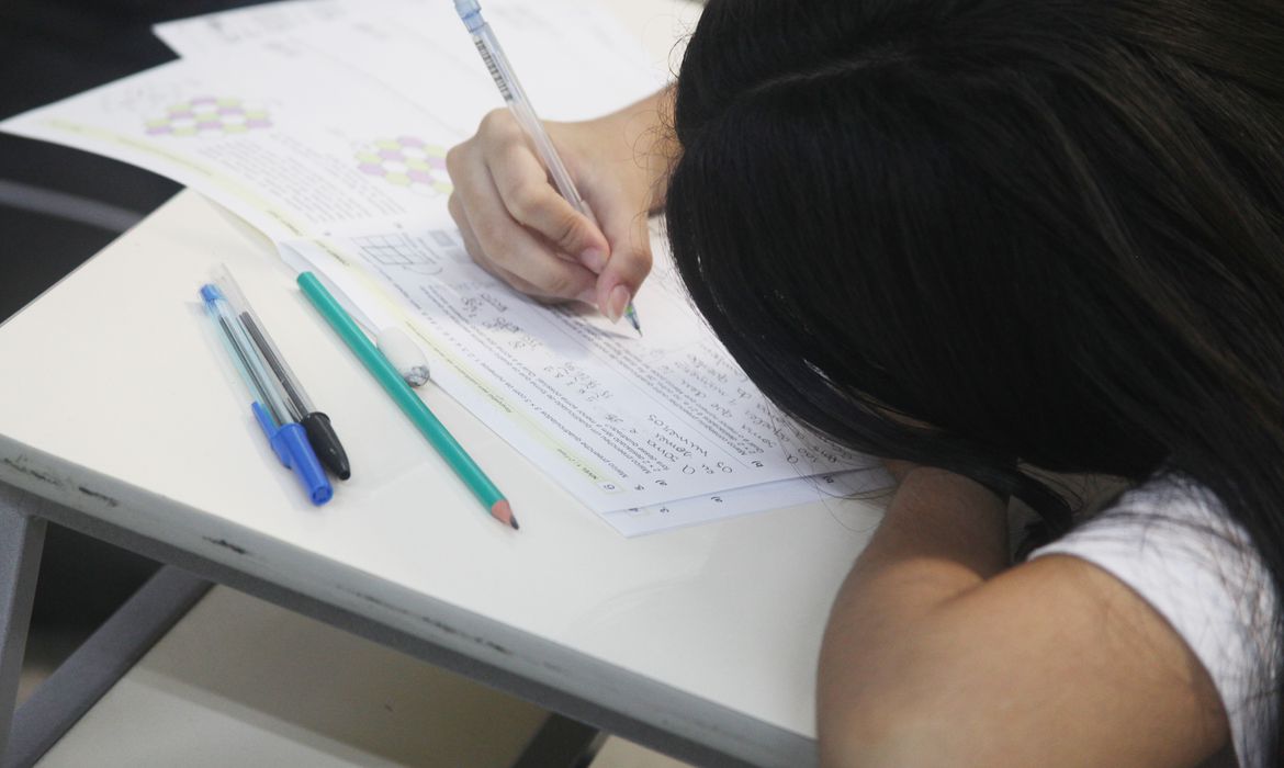 Validação de ensinos médio e fundamental no exterior agora é lei