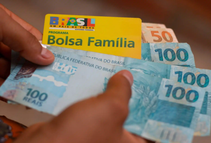 Caixa paga novo Bolsa Família a beneficiários com NIS de final 6