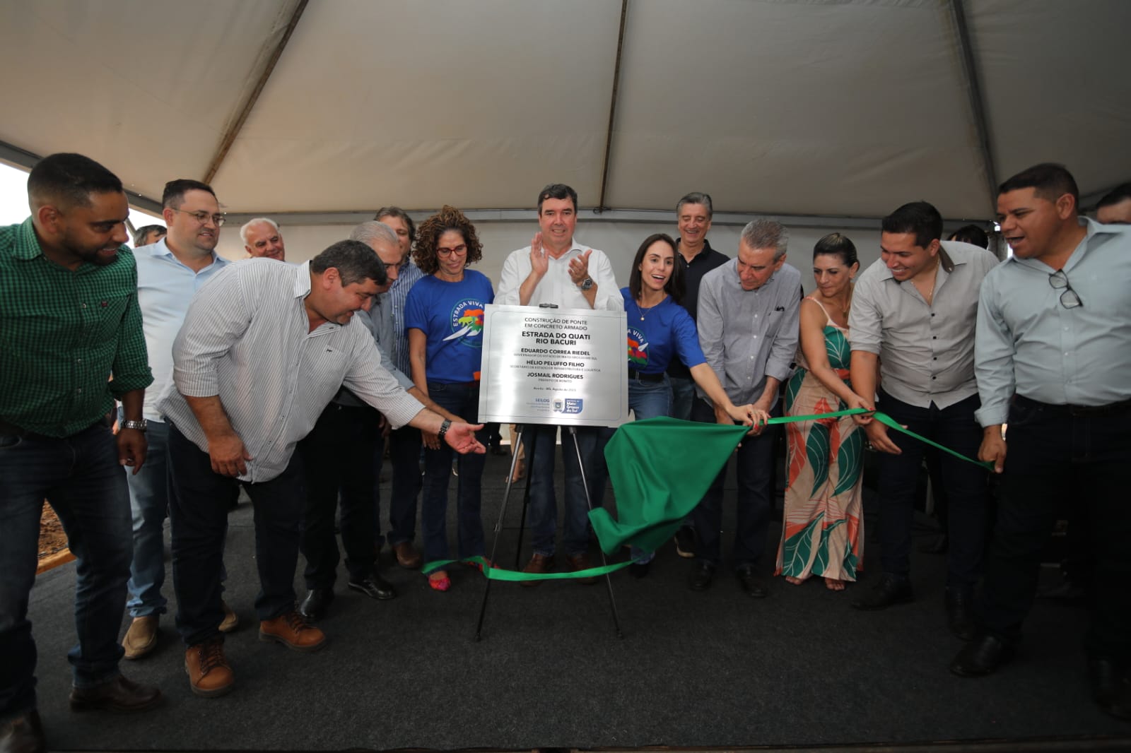 Com investimentos de R$ 22,2 mi, governador entrega moradias e escolas em Bonito