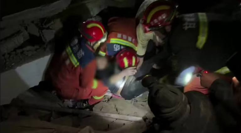 Terremoto mata mais de 100 pessoas na China