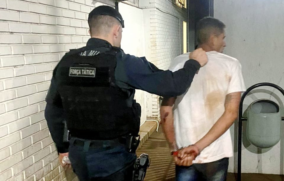 Foragido da justiça é preso com drogas.