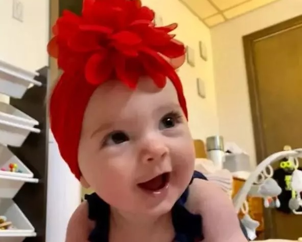  Bebê de um ano morre após ser alimentada com acetona pela madrasta.