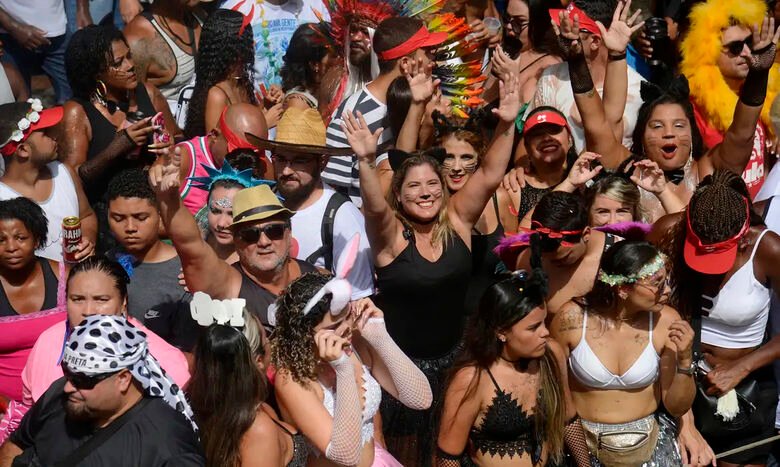 Assédio sexual no carnaval ainda é realidade e temor de brasileiras