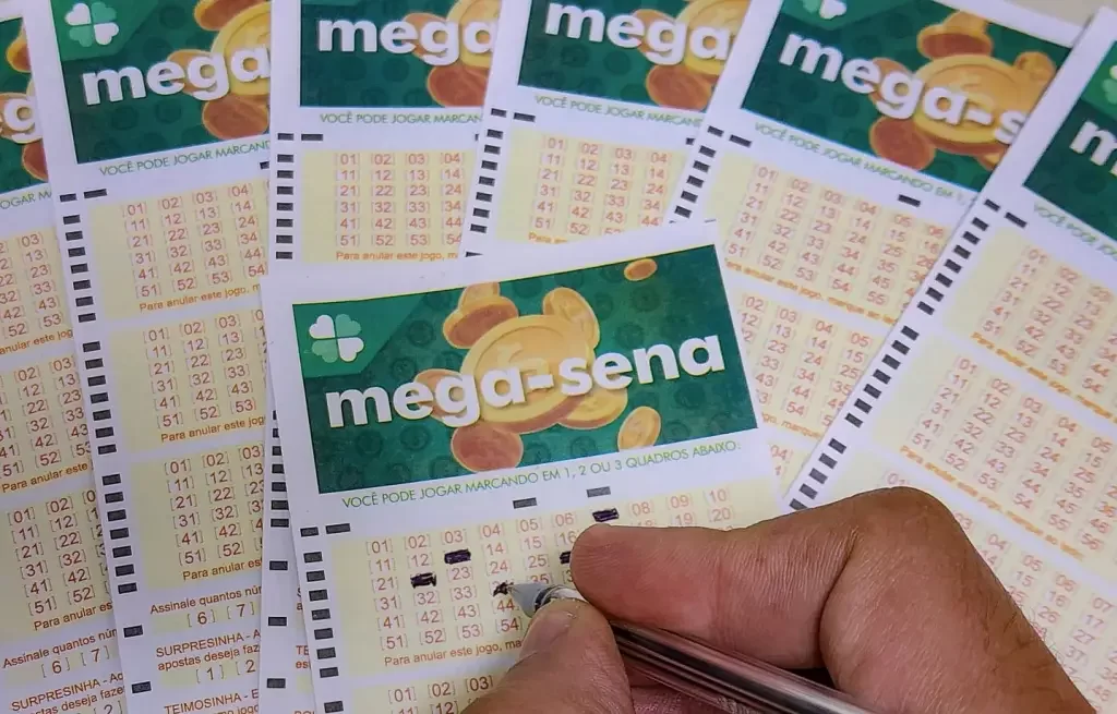 Ninguém acerta dezenas, e prêmio acumula em R$ 135 milhões