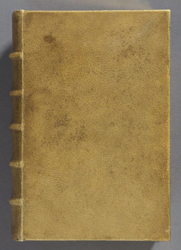 Livro encadernado com pele humana é retirado de biblioteca da Universidade de Harvard