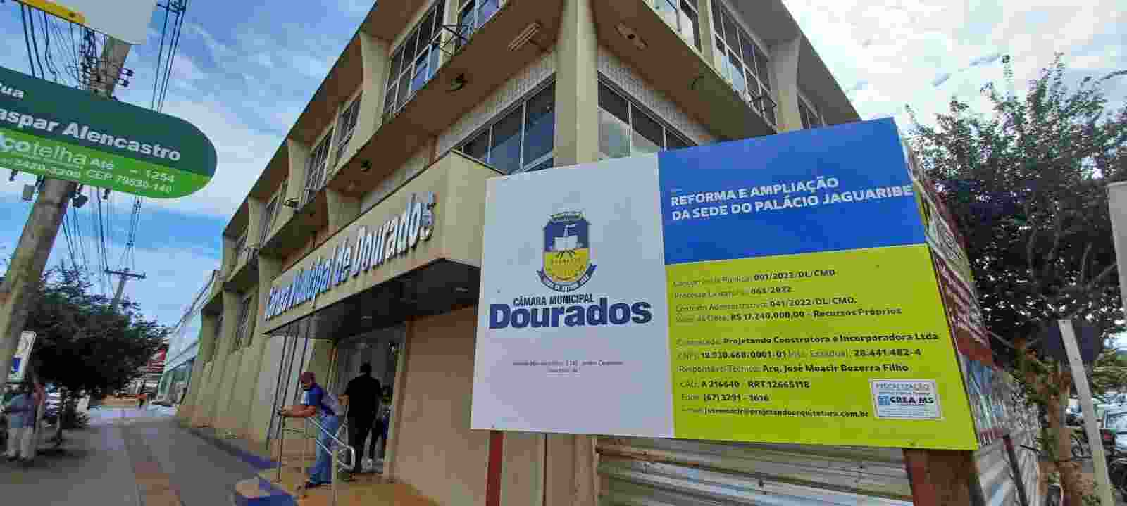 População questiona gastos com reforma e aluguel da Câmara de Dourados