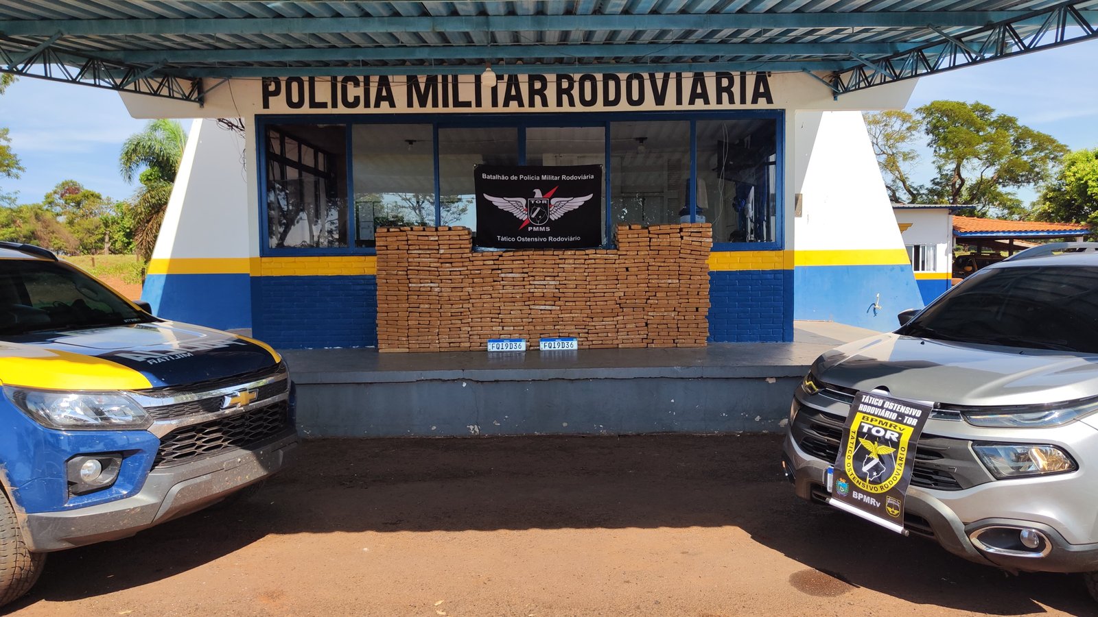 Polícia Militar Rodoviária prende mais de 1 tonelada de maconha e recupera veículo