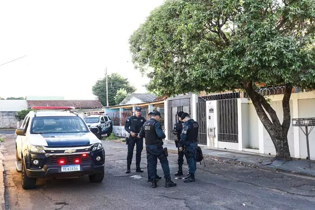 Ladrão invade casa de coronel da PM e acaba baleado 