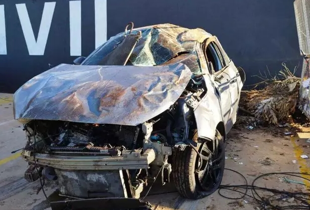 Após perseguição policial carro capota com 333 kg de maconha em Dourados