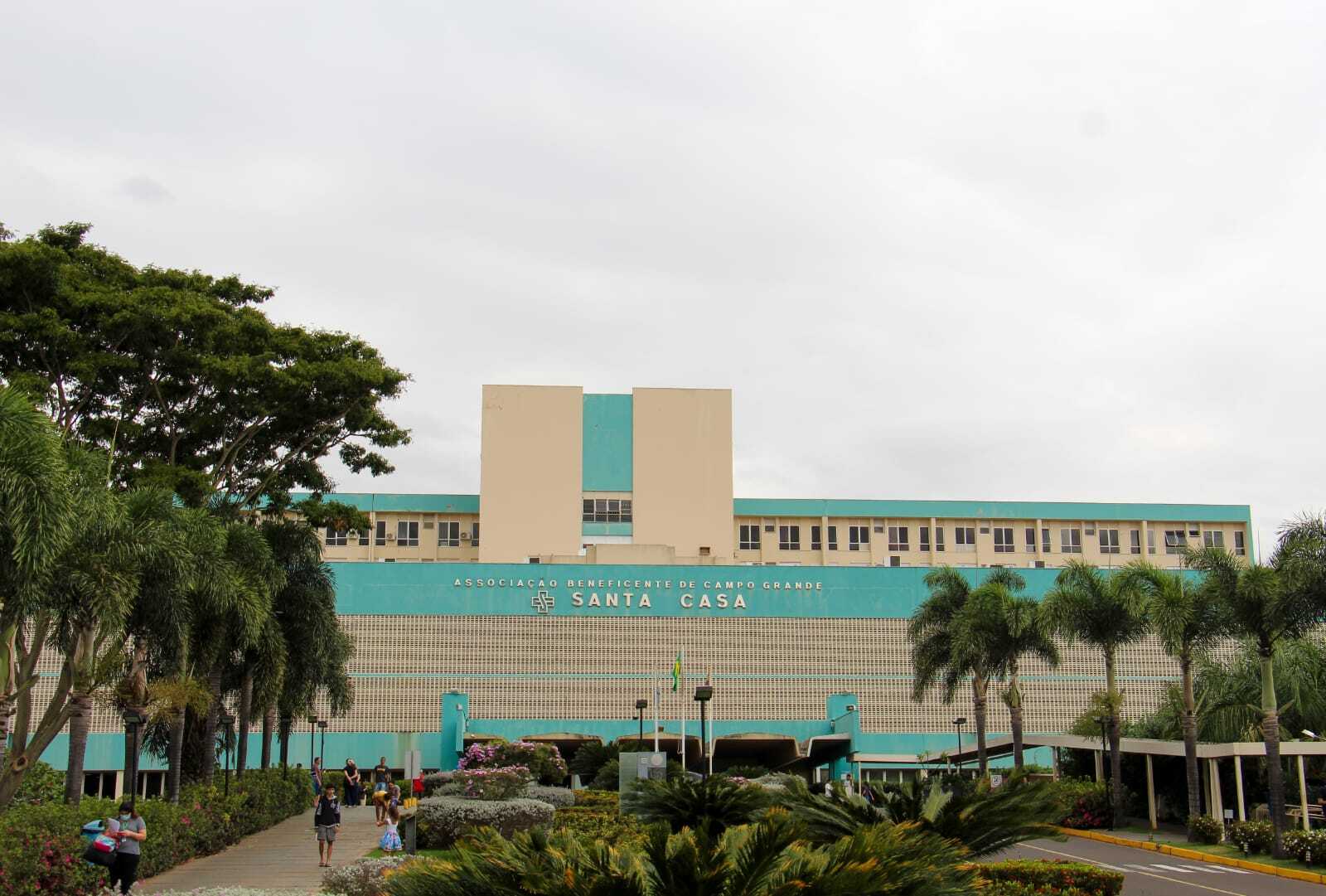 Após queda usando salto alto, mulher morre em hospital da Capital