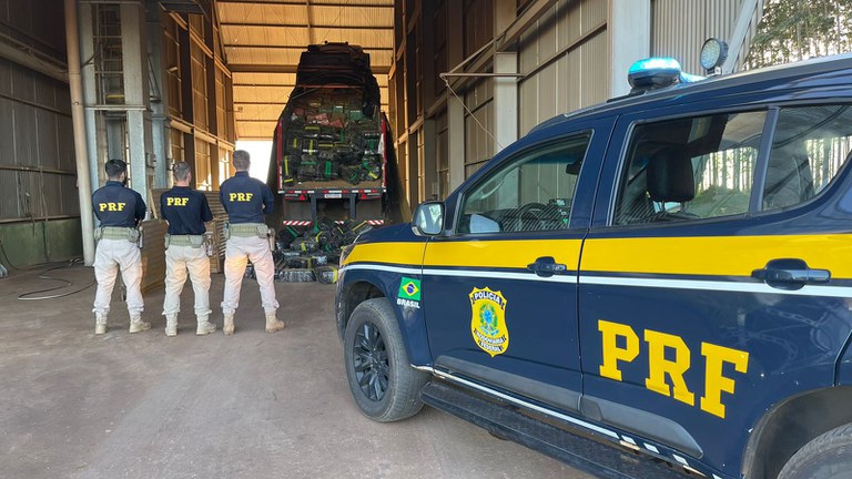 PRF apreende 8,1 toneladas de maconha em Mundo Novo