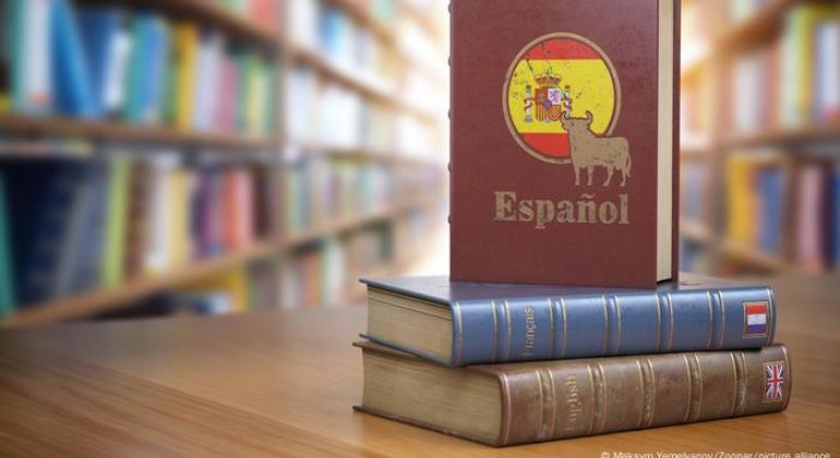 Ensino de espanhol na educação pública vira batalha de interesses no Brasil 