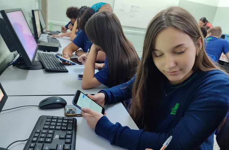 Celulares apreendidos em presídios se transformam em ferramentas de ensino em escola de MS