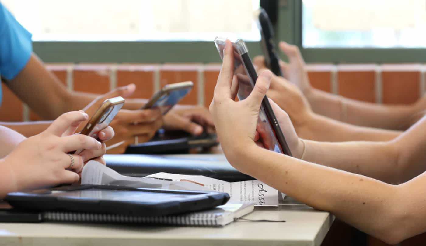 MS está entre os estados que não têm lei que proíbe uso de celular nas escolas