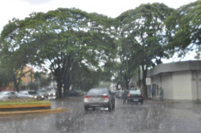 Dourados tem chuva intensa e acumulado em 24 horas supera 64 milímetros 