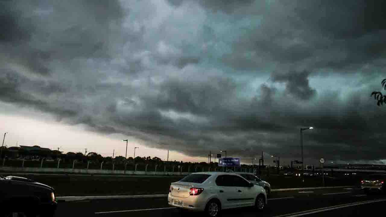 MS tem avisos para risco de chuva intensa e vendaval 