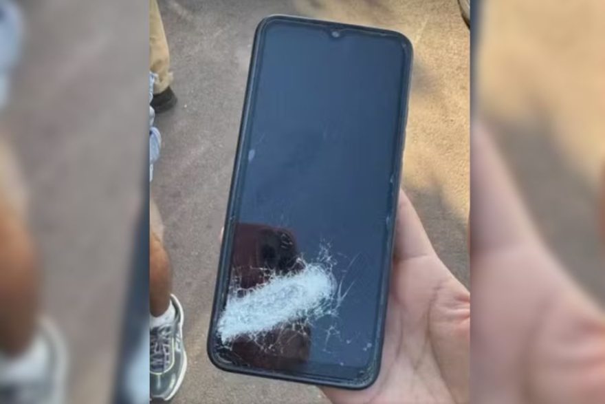 Homem é alvo de tiro, mas é salvo por celular que estava no bolso da calça