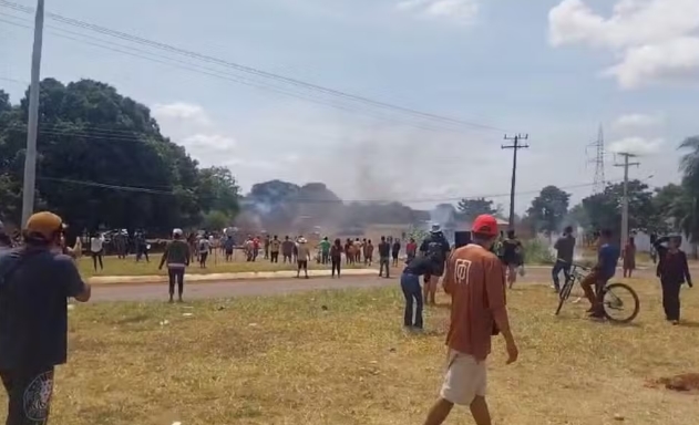 Protesto por falta de água em aldeias de MS acaba em confronto com a Polícia Militar