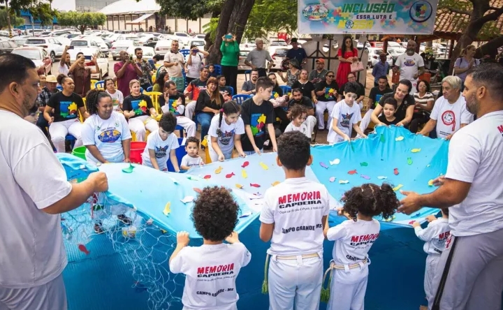 Projeto de capoeira celebra Mês da Consciência Negra com oficinas e graduação feminina