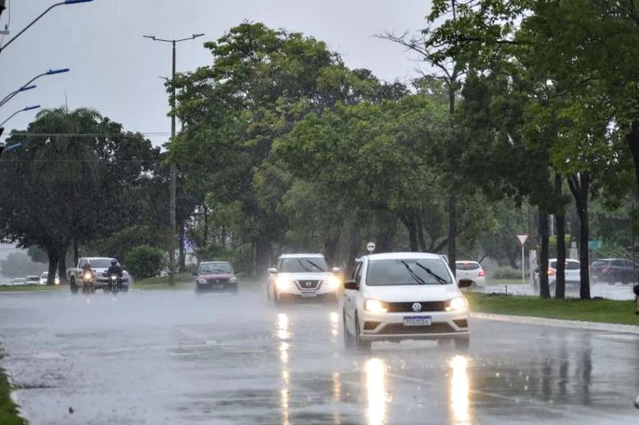 Dourados segue até domingo com alerta de chuvas intensas e ventos de até 60 km/h 